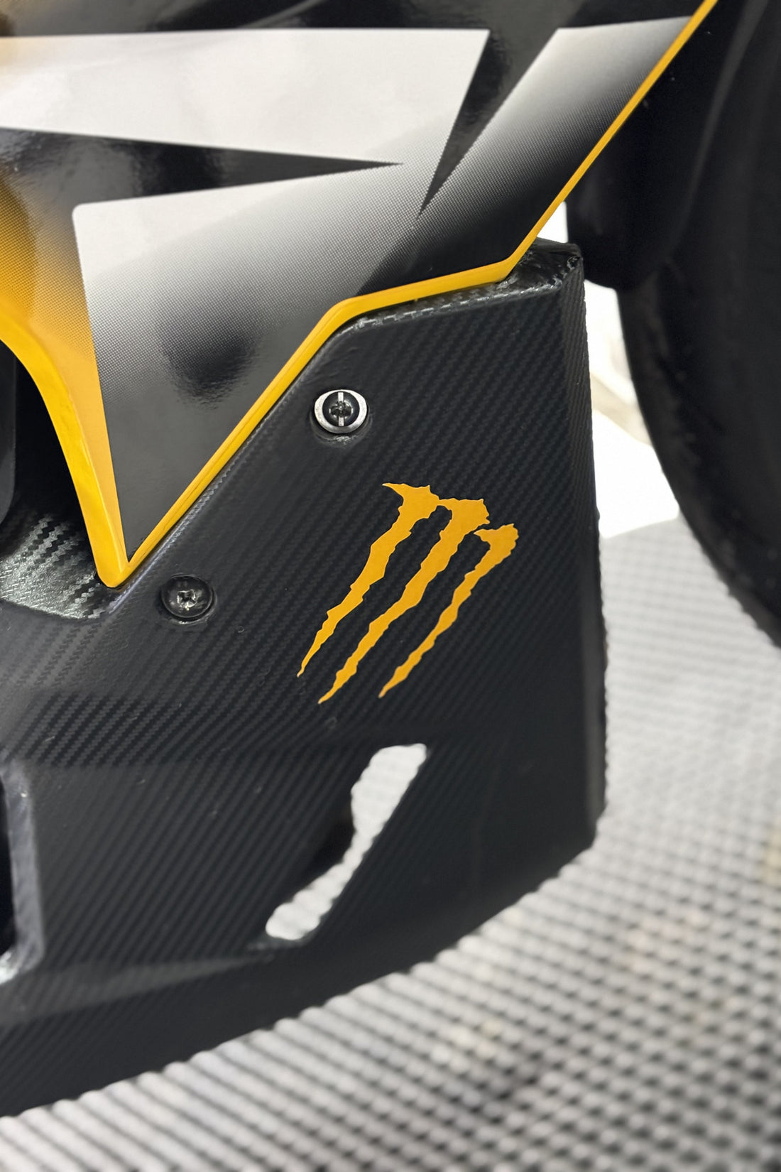 Motor ve Kask için Reflektör Sarı M0NSTER Sticker Etiket (1 Adet)