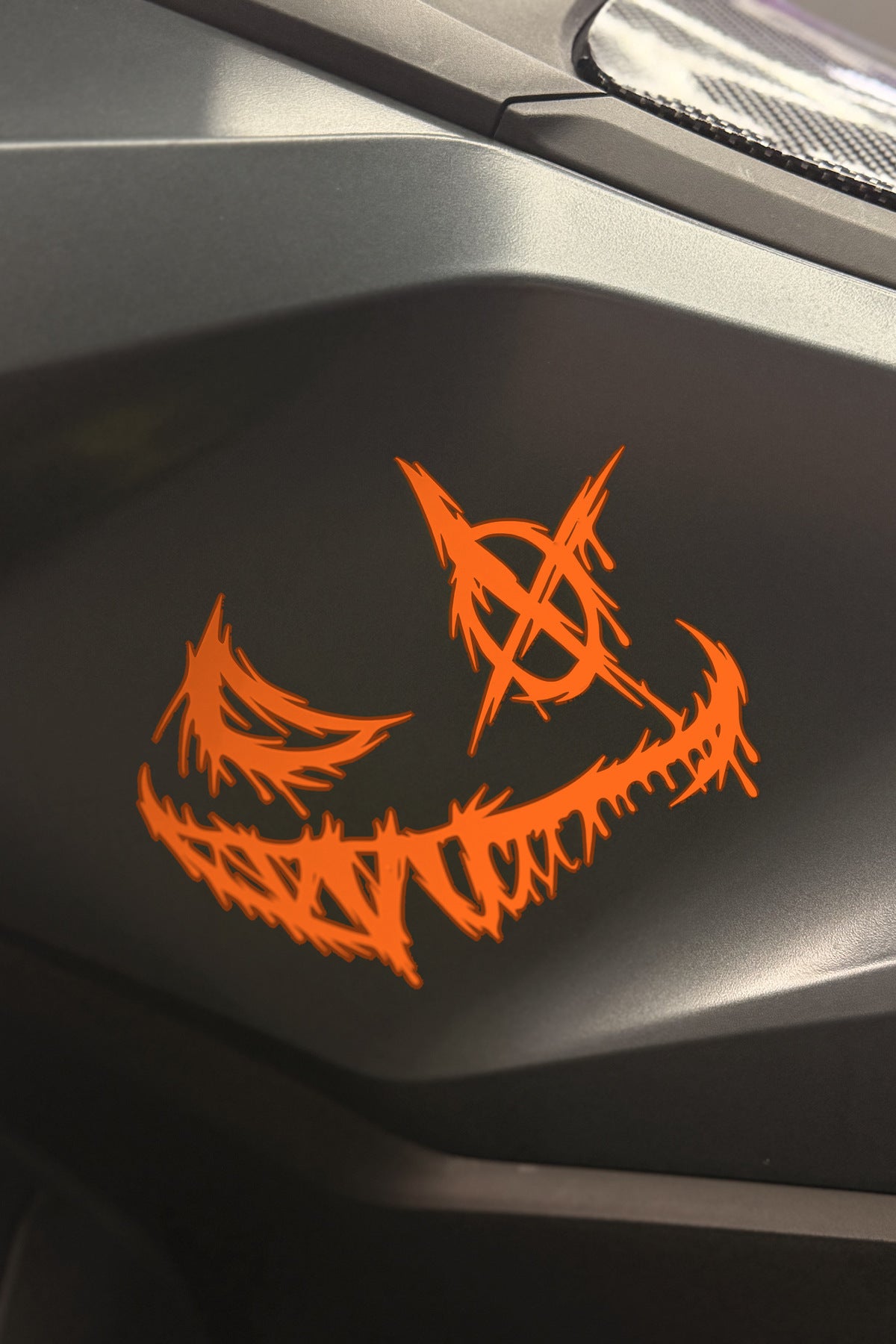Motosiklet ve Kask için Gülen Yüz Canavar Sticker