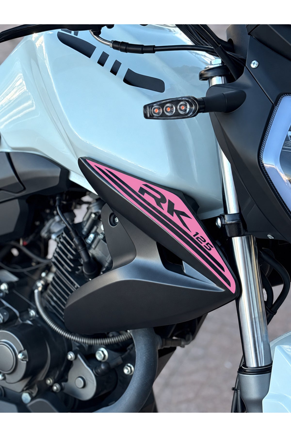 RKS RK125 için Yan Drenajlara Uyumlu RK 125 Sticker Etiket (Sağ ve Sol)