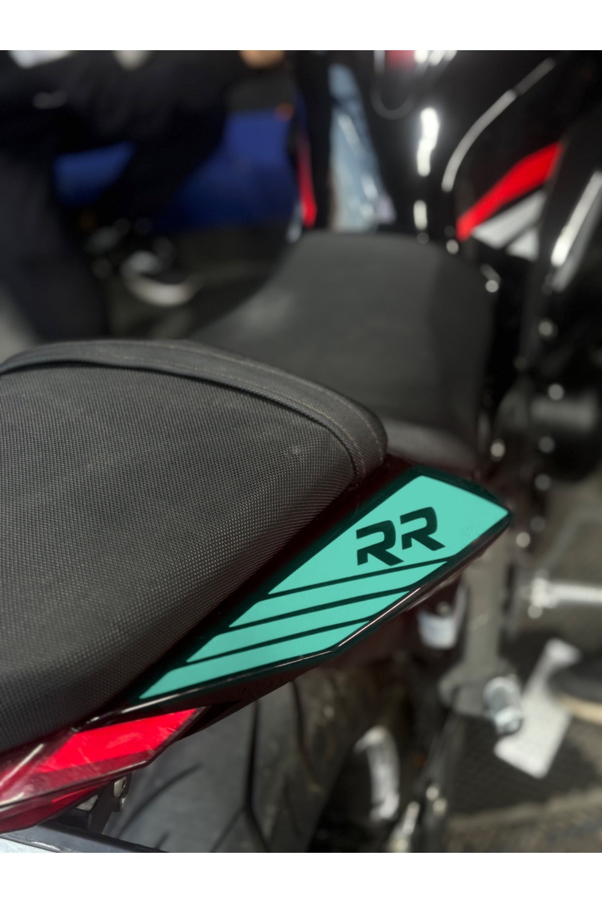 RKS R250-M250 için RR Yazılı Kuyruk Sticker Etiket (Sağ ve Sol )