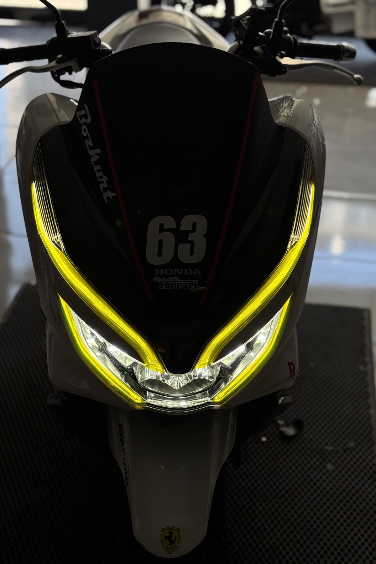Honda PCX (2018-2020) için Far Tasarım Folyosu Sticker