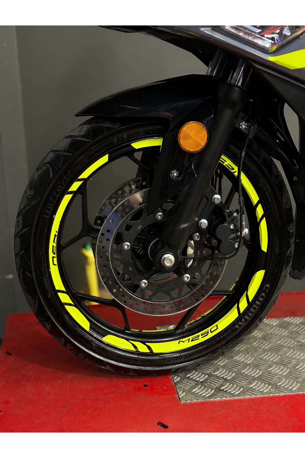 RKS M250 için M250 Yazılı 12 Parça Ön Arka Yeterli Jant Şeridi Sticker Seti