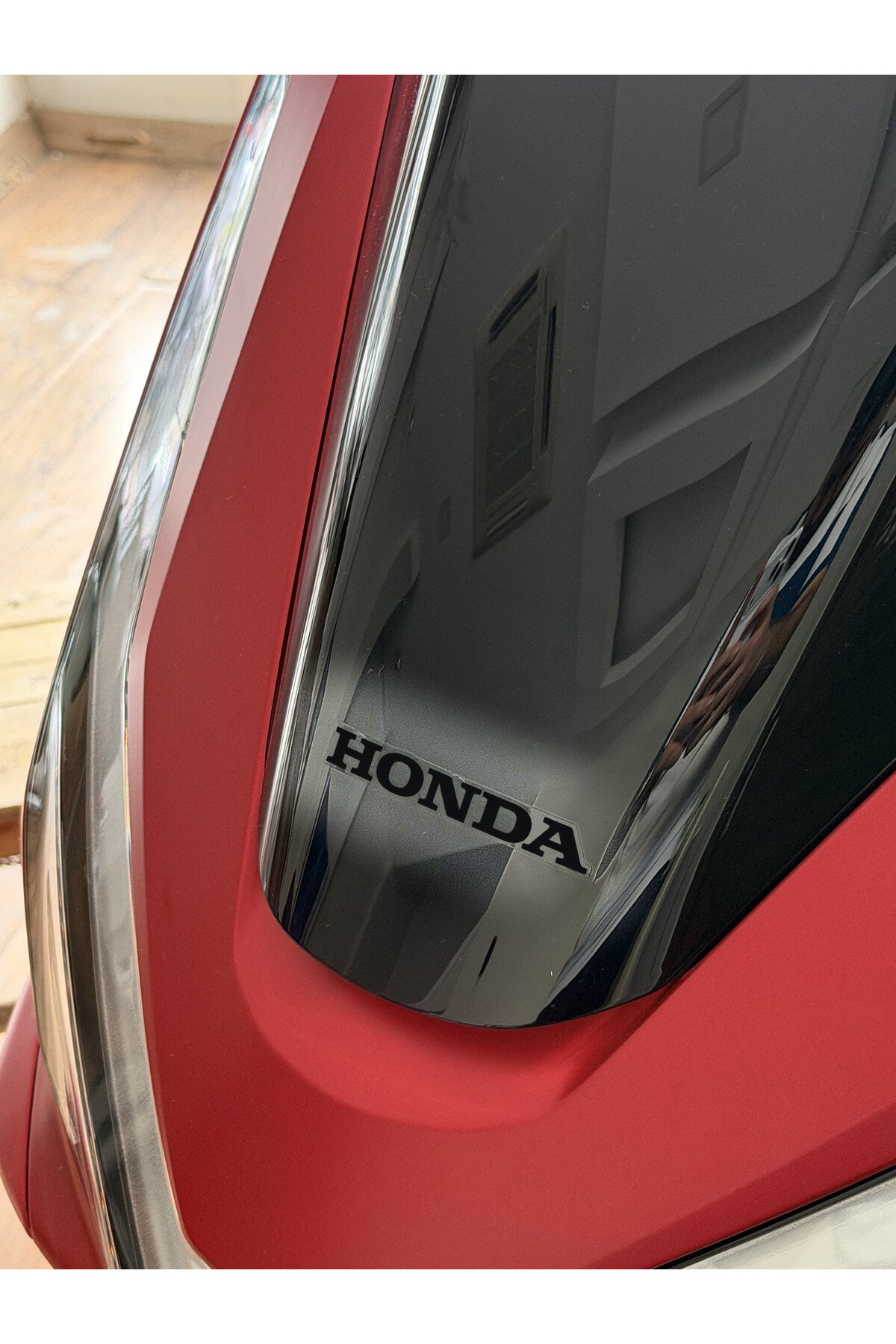 Honda PCX için Tüm Yıllara Uyumlu Ön Cam Orijinal Renkli Cam Yazı Sticker Etiket (1 Adet)
