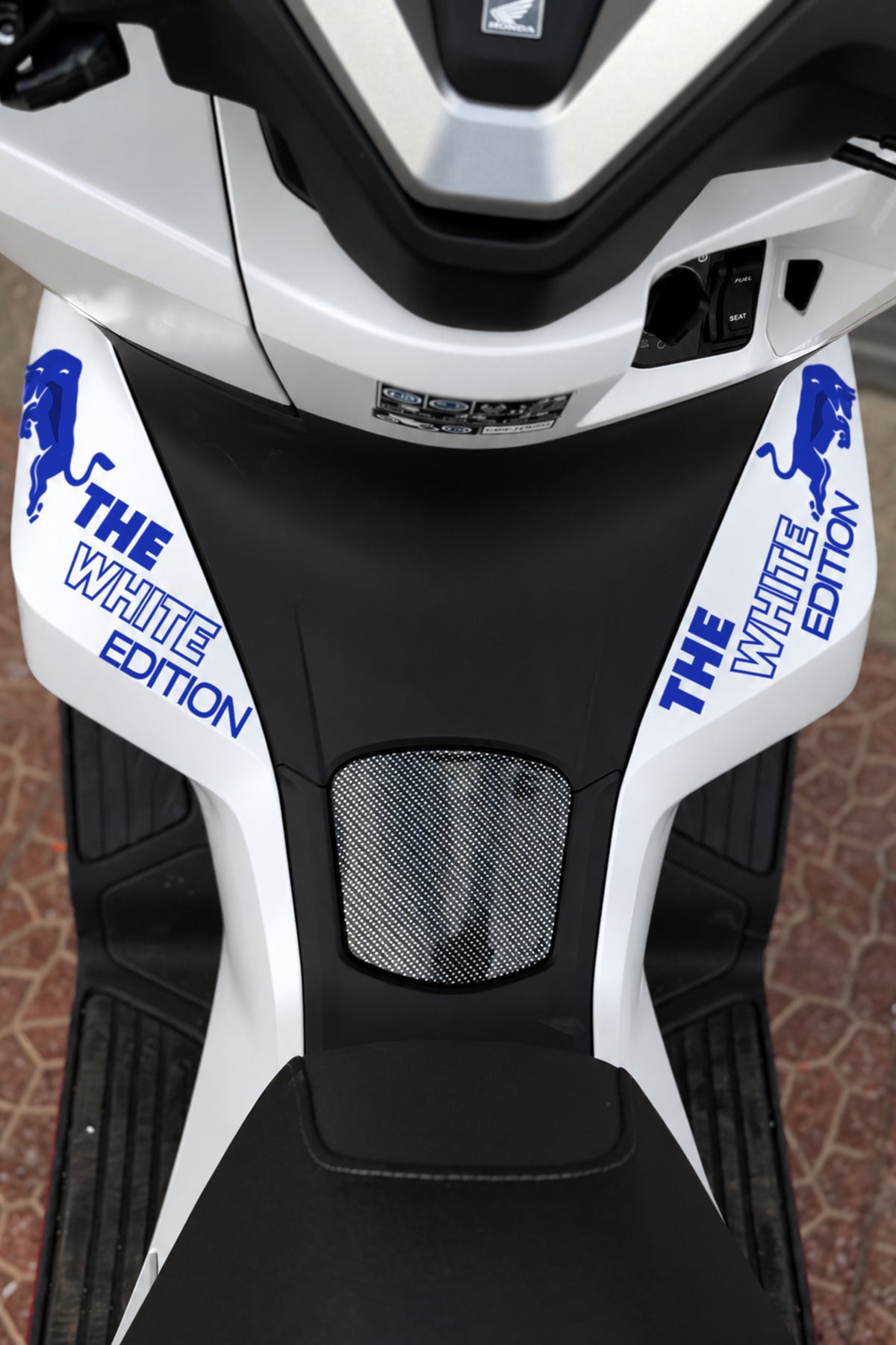 Honda PCX için The White Edition Boğa Sticker Etiket (Sağ ve Sol)