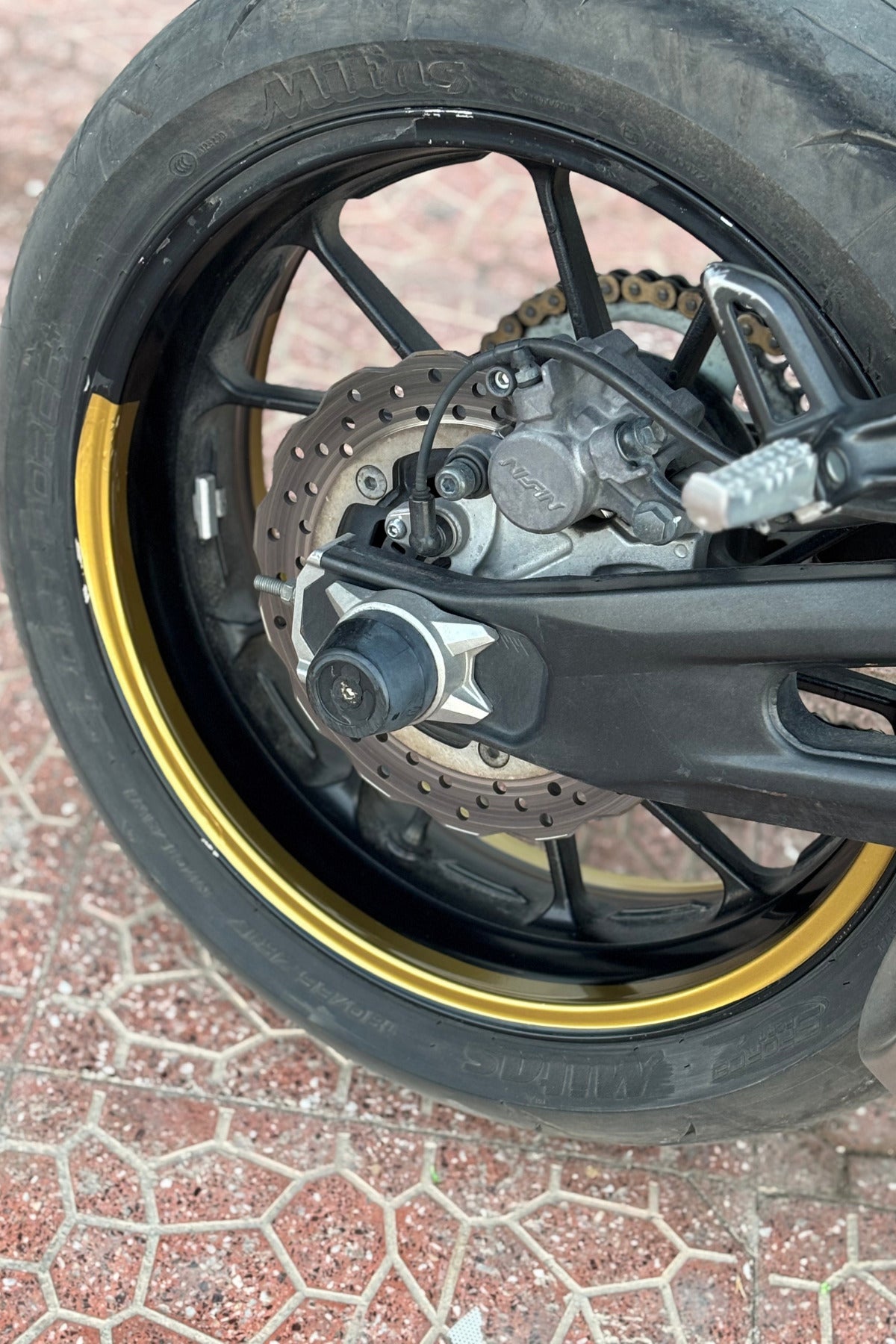 Motosiklet Jantı için Gold Renk Yarım Jant Şeridi Sticker (17 Inch Uyumlu 4 Parça)