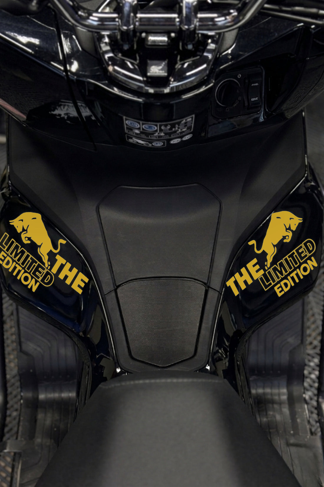 Honda PCX için Boğa Enerji Limited Edition Sticker Etiket (Sağ ve Sol)