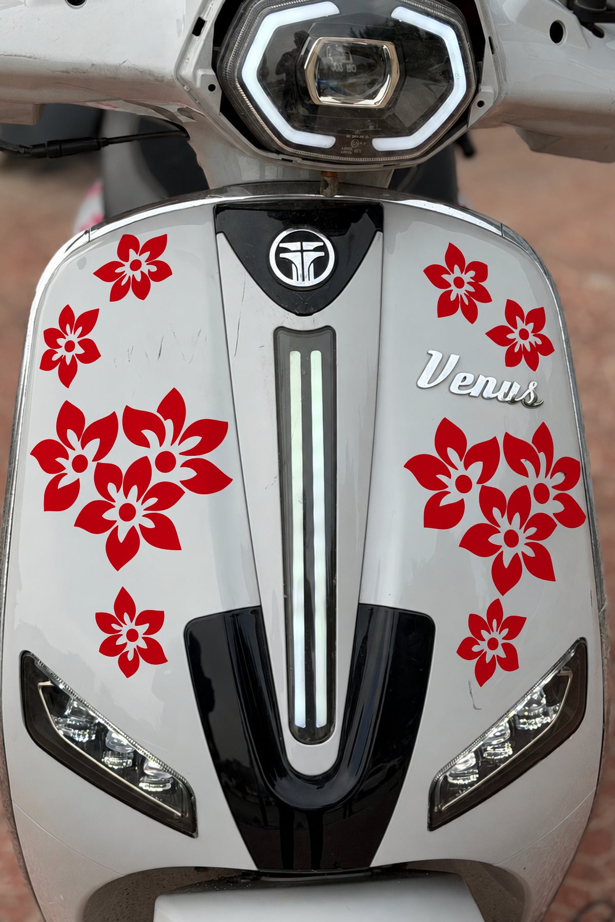 Motosiklet ve Kask için Çiçek Desenleri Sticker Etiket (Fotoğraftaki Adet Kadar Gelmektedir)