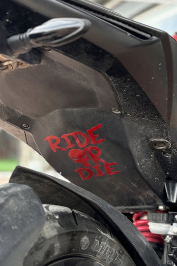 Motosiklet Sele altı ve Depo için Kurukafalı Ride Or Die Sticker Etiket (13CMx13CM)