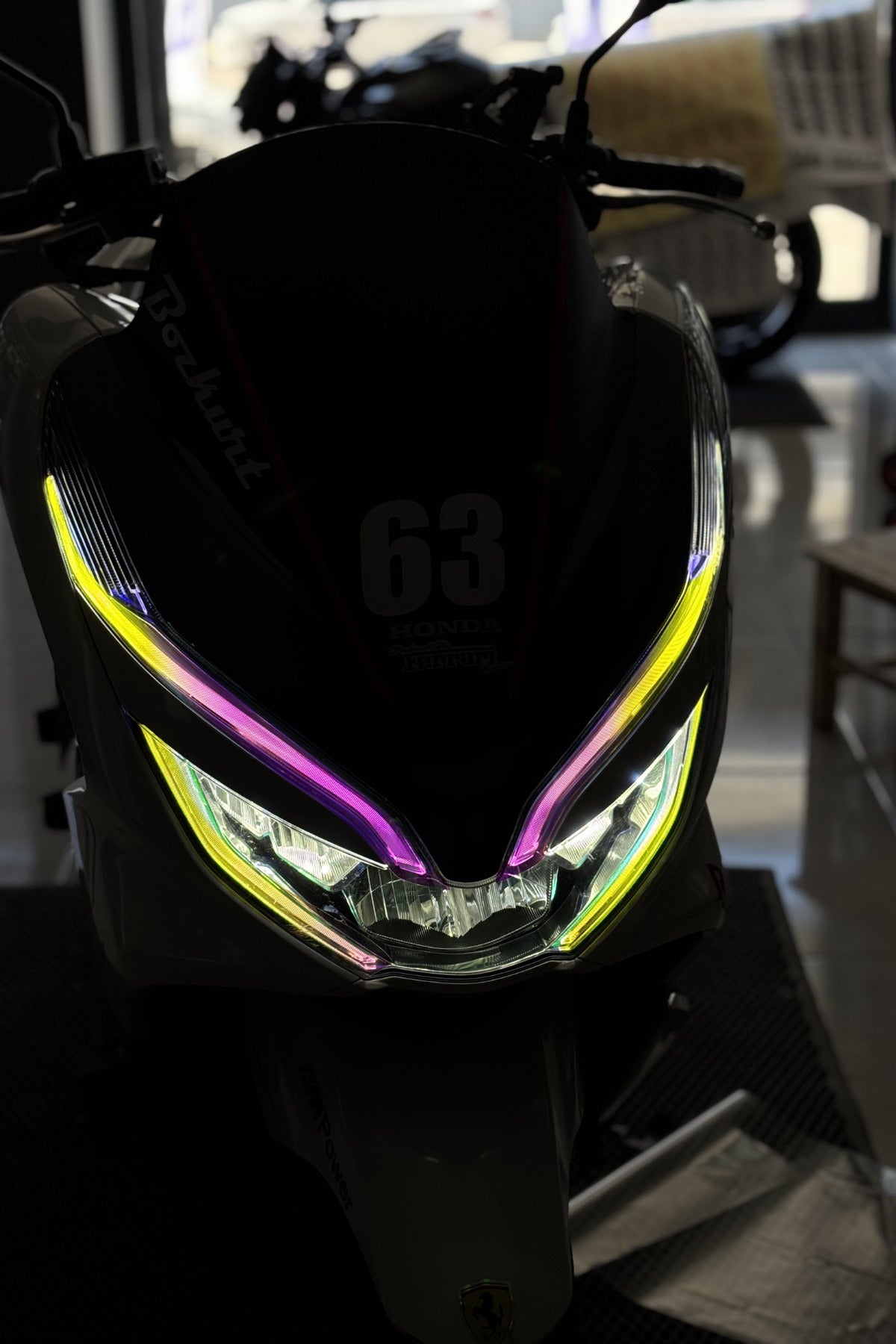 Honda PCX (2018-2020) için Far Tasarım Folyosu Sticker