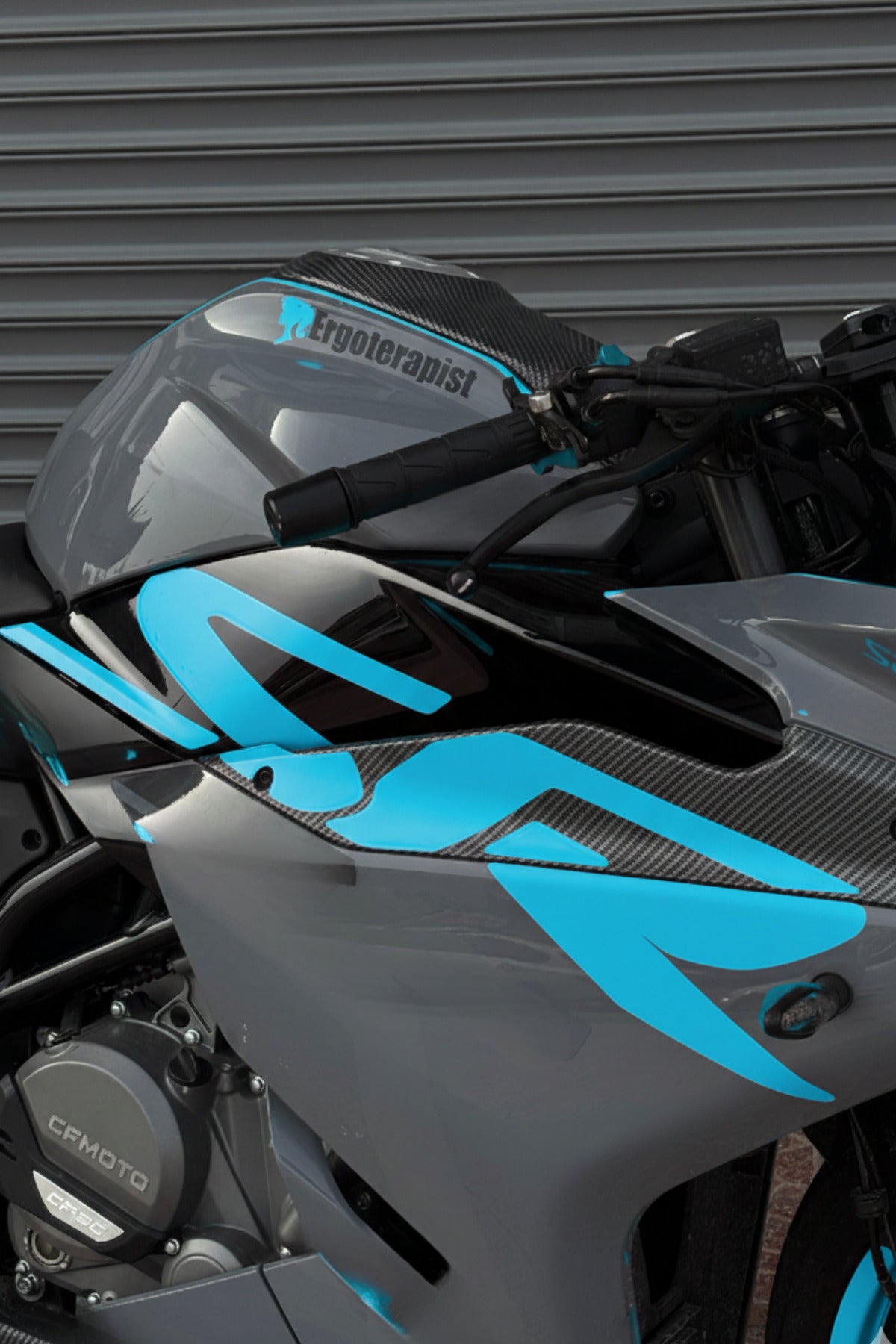 CFMOTO 250SR için Renkli Orijinal Sticker (SR Yazıları Sağ ve Sol )(Orijinal Üzerine Tam Kapatır)