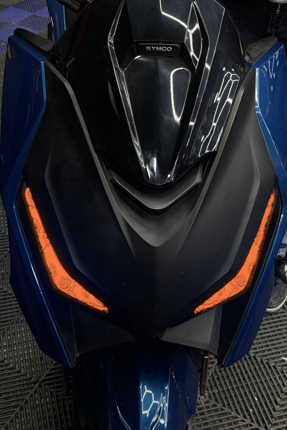 Kymco KRV200 için Sarmaşık Desenli Far Filmi