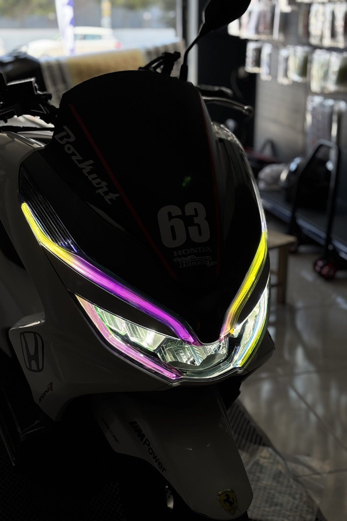 Honda PCX (2018-2020) için Far Tasarım Folyosu Sticker