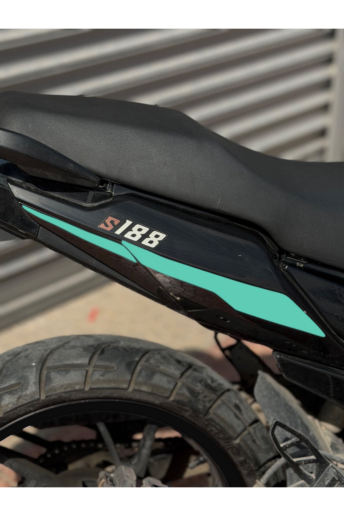 Falcon Salvador S188 için Arka Kuyruk Orijinal Renk Değişim Sticker