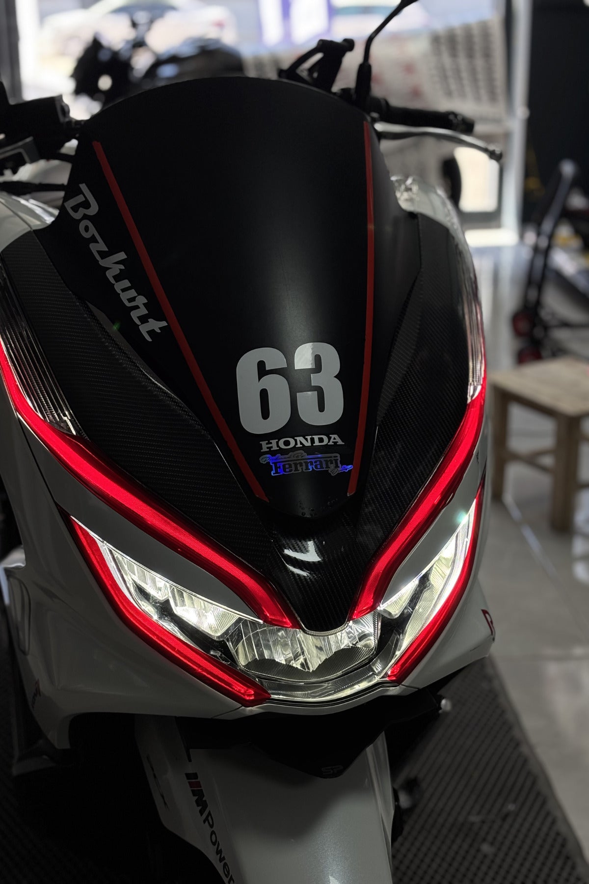 Honda PCX (2018-2020) için Far Tasarım Folyosu Sticker