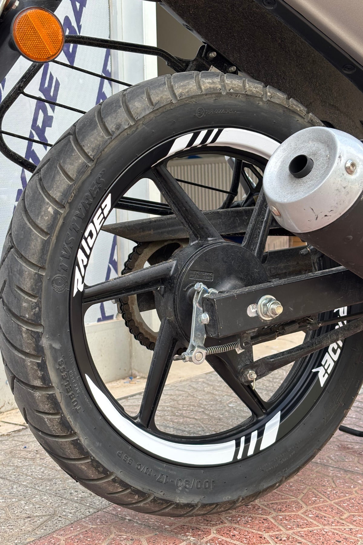 TVS Raider için Beyaz Renk Kalın Şeritli Jant Şeridi Sticker Seti (Toplam 16 Parça)