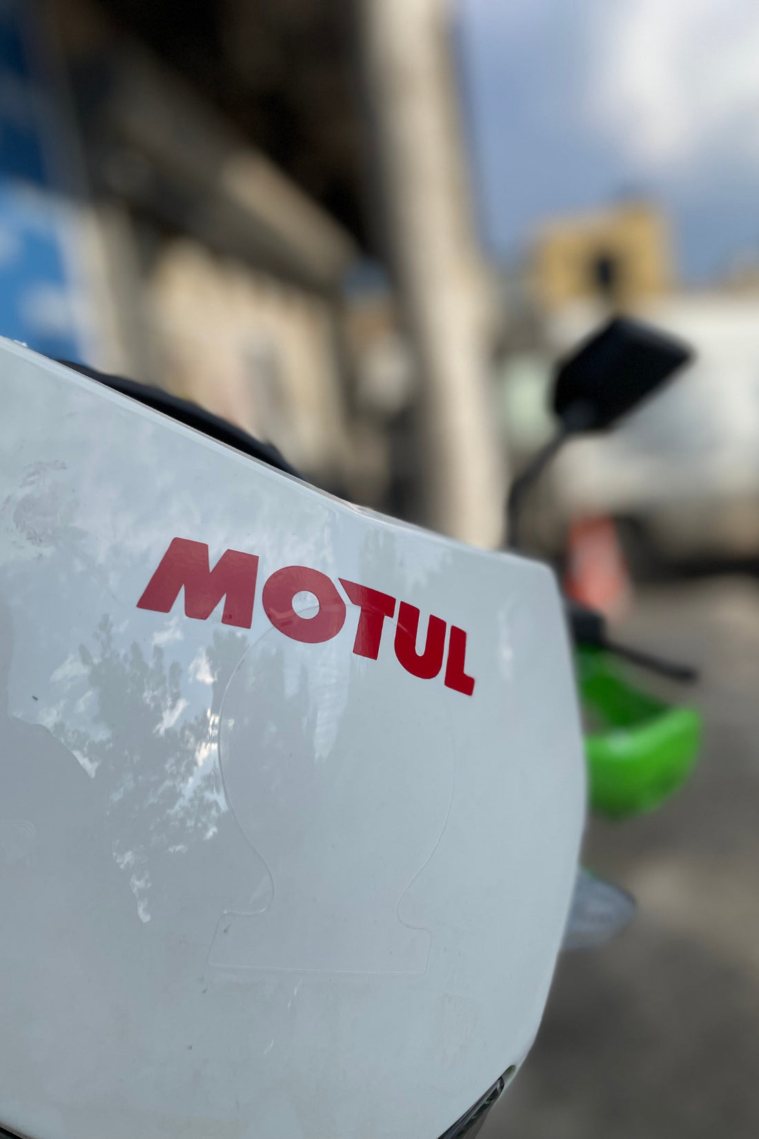 Dekoratif Kırmızı Motul Logo Sticker Araba-Motor-Kask için Etiket (1 Adet)