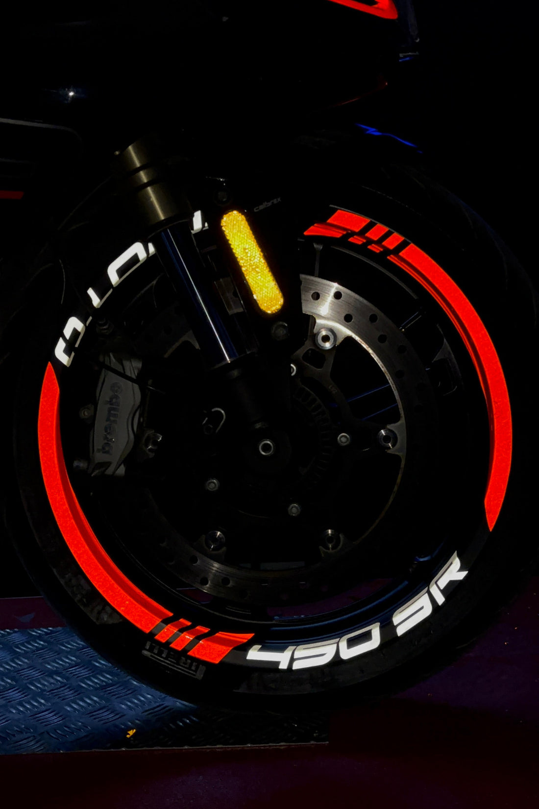 CFMOTO 450SR için Kalın Kesikli+Yazılı Jant Şeridi Sticker Seti (4 Janta Yeter)