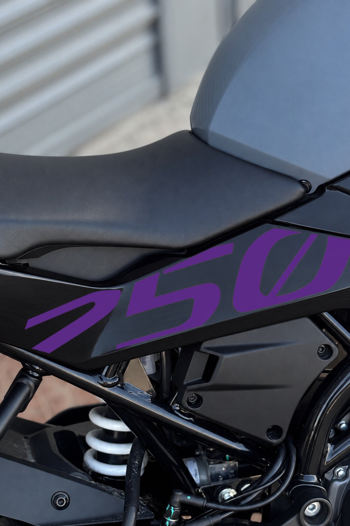CFMOTO 250SR için Hazır Kalıp 250 Yazıları Sticker Etiket (Sağ ve Sol )
