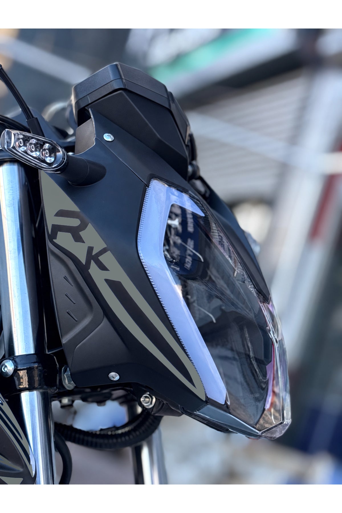 RKS RK125 için RK yazılı Far Kaşı Dekor Sticker (Sağ ve Sol )