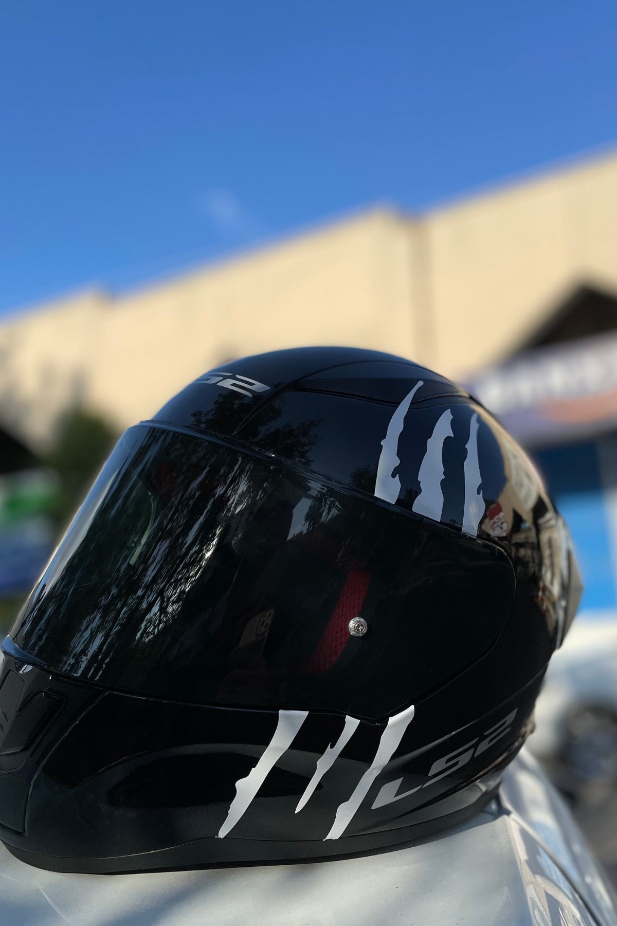 Kask için Dekoratif Beyaz Renk Pençe İzi Sticker Etiket 18CMx6CM (1 Adet)