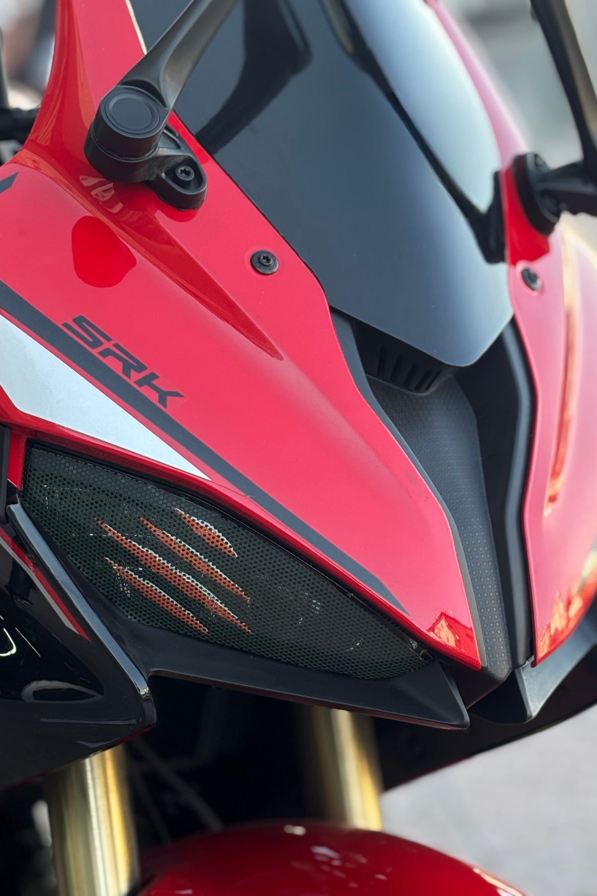 RKS SRK125 için Far Üstü Sticker Delikli Aydınlatma Engellemez (Sağ ve Sol)