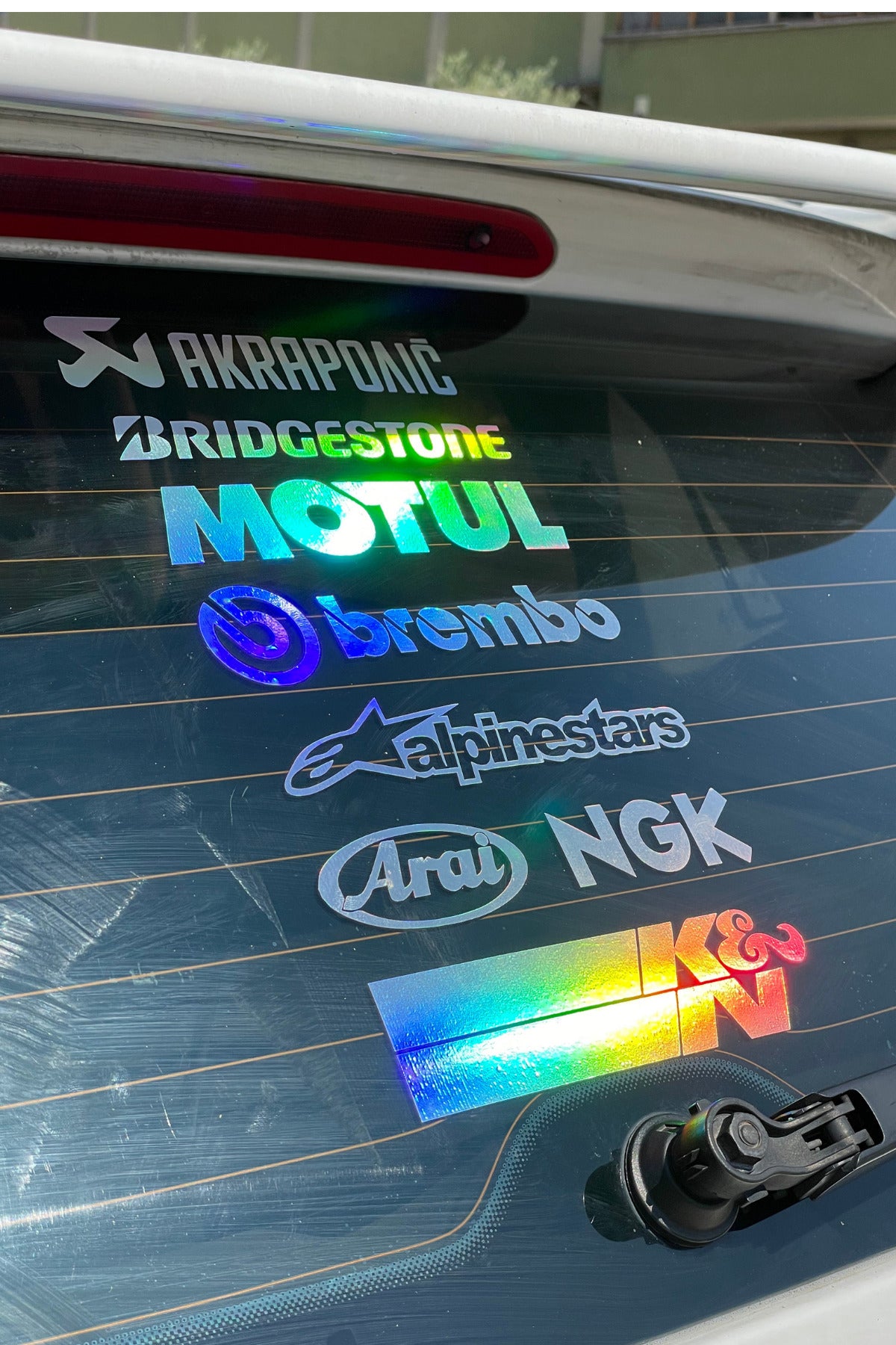 Araba Cam Arkası için Hologramlı Renk Değiştirip Parlayan Dekoratif Sponsorlu Sticker (1 Adet)