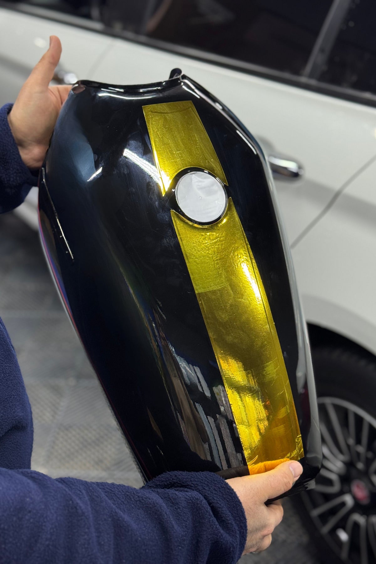 CG Deposu için Orta Şerit Düz Desen Tam Uyumlu Sticker Seti