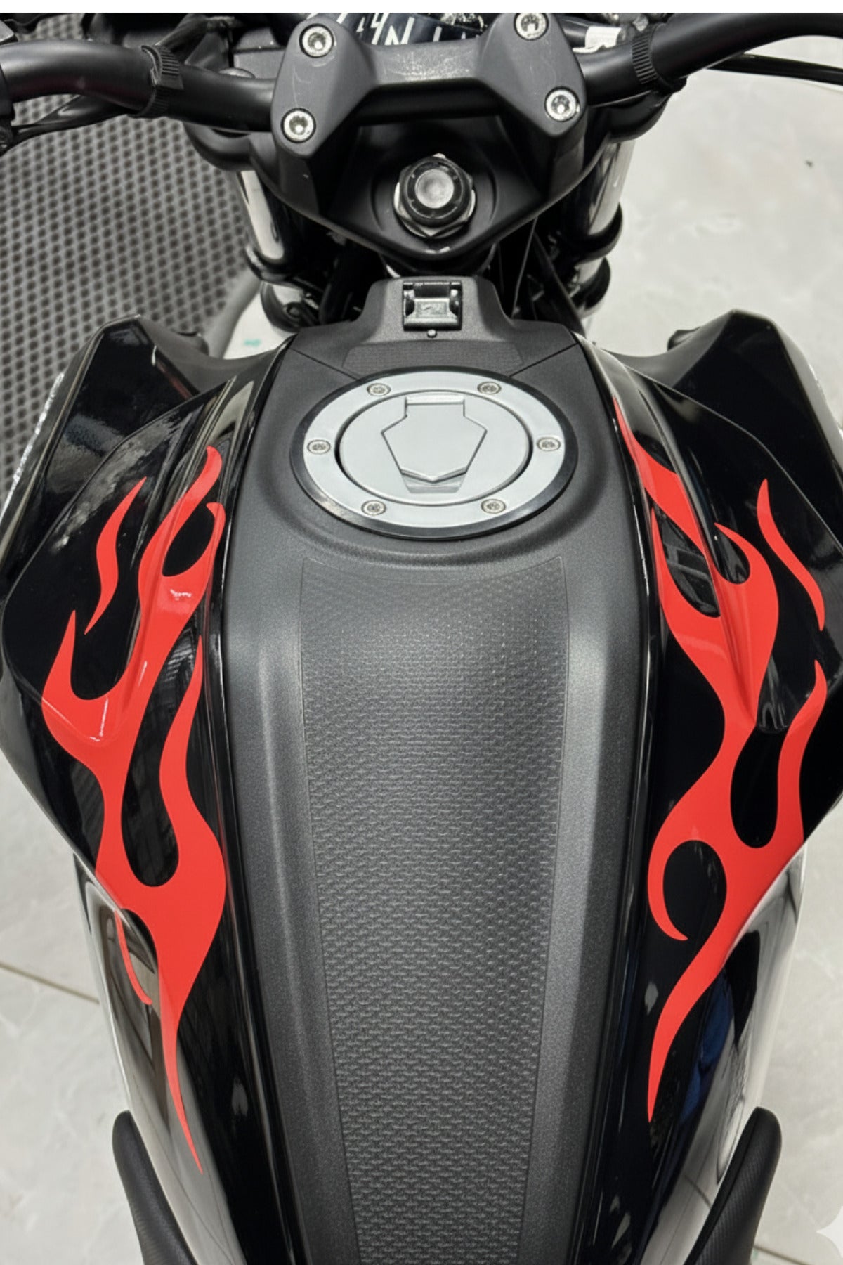 Motosiklet Deposu için Alev Desenli Sticker Seti (2 Parça)