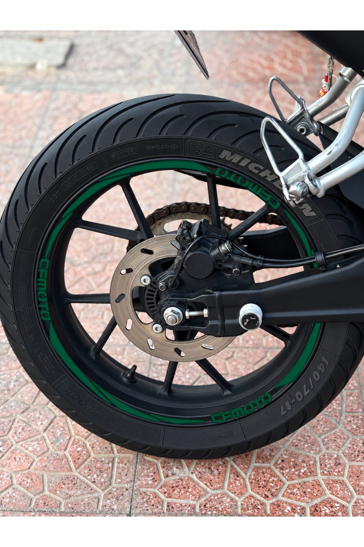 CFMOTO Motosikletler için 17 Inch Tüm Jantlara Uyumlu Universal Jant Şeridi+CFMOTO Yazıları (Ön ve Arka Janta Yeterli)