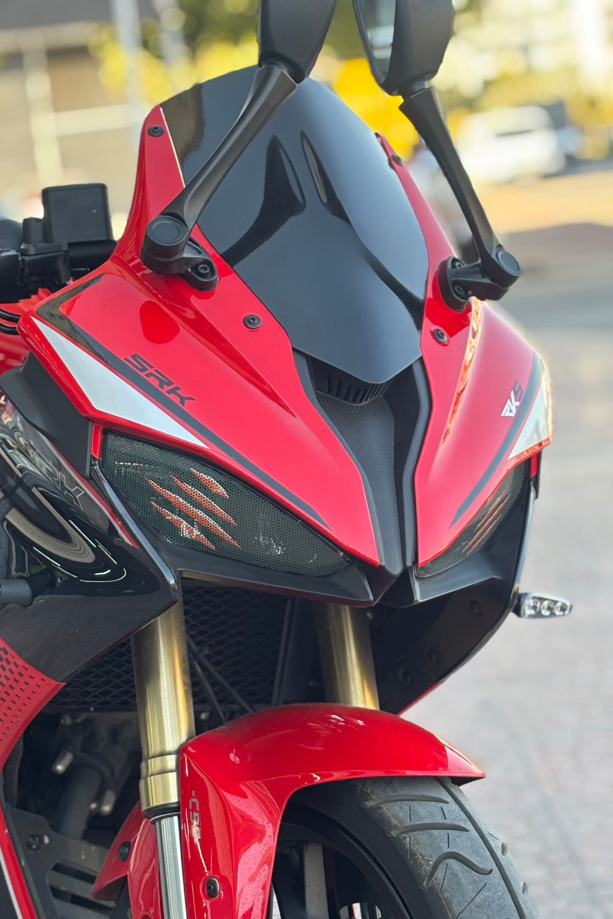 RKS SRK125 için Far Üstü Sticker Delikli Aydınlatma Engellemez (Sağ ve Sol)