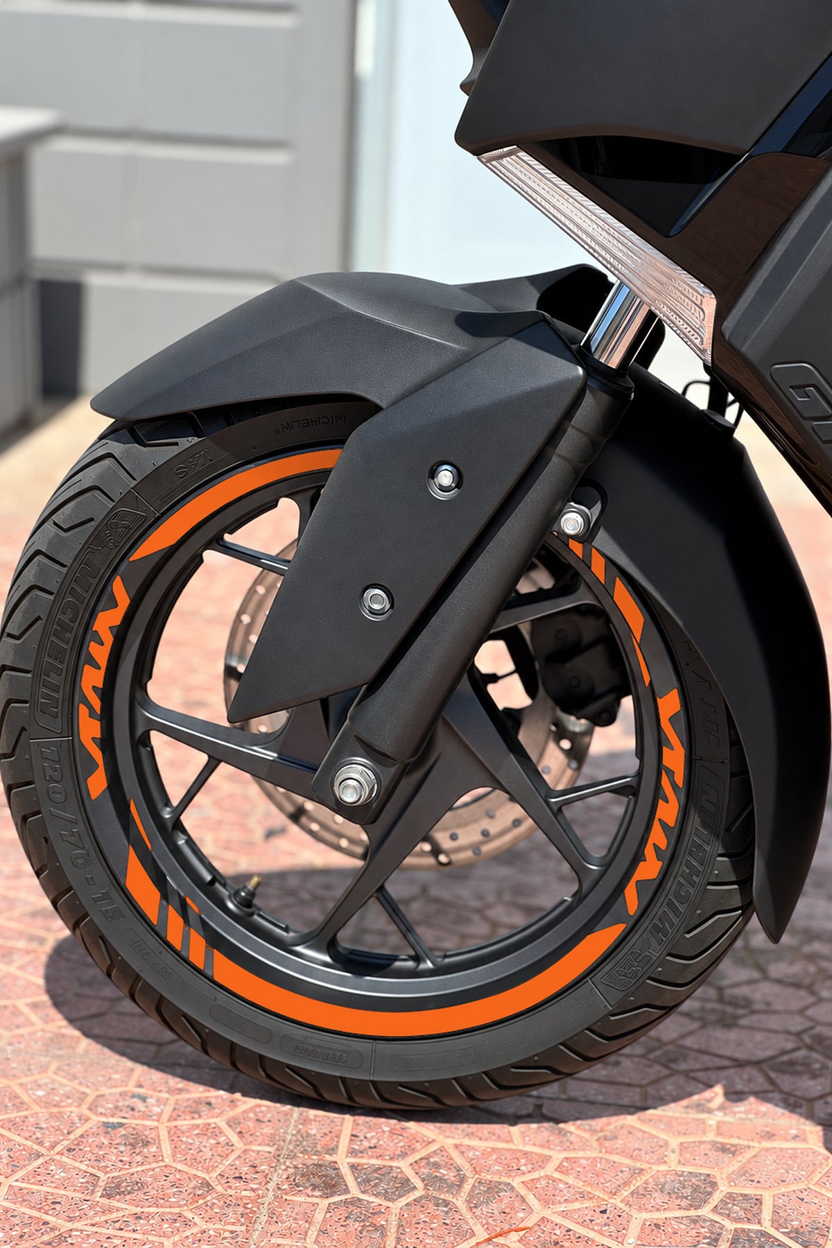 Yamaha Xmax Scooter için Kalın Kesikli + Xmax Yazılı Jant Şeridi Sticker Seti (Ön Arka Yeterli)