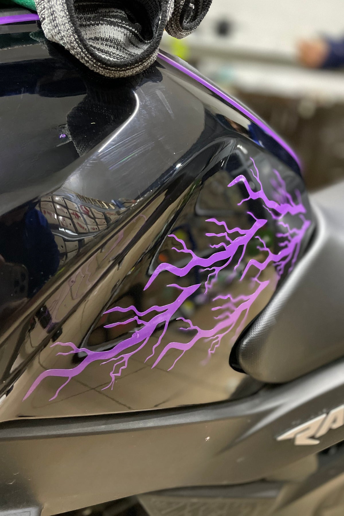 Motor-Kask için Oracal Mor Renk Yıldırım Şimşek Sticker Etiket (5'li Set)