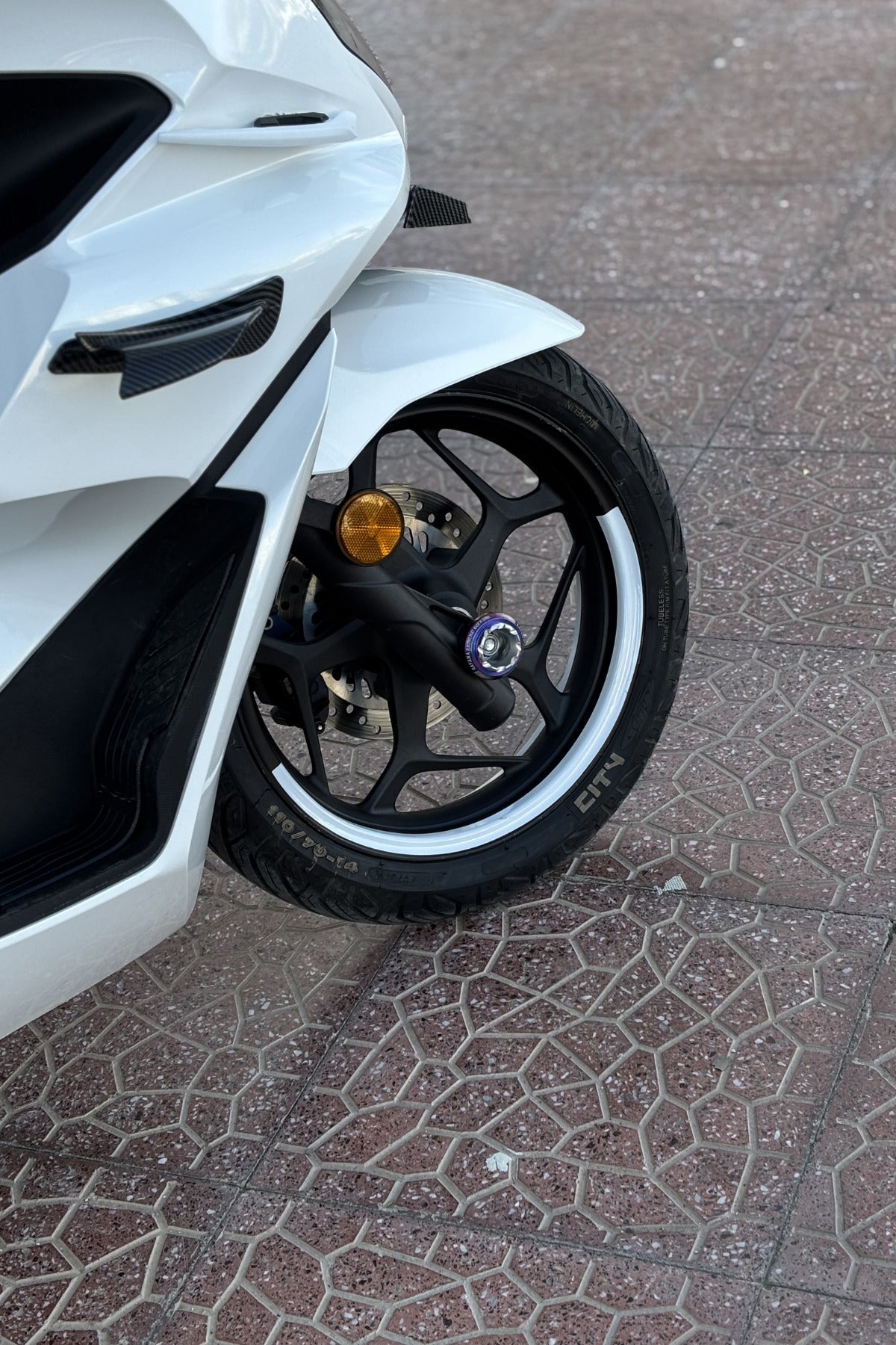 Honda PCX için Uyumlu Yarım Jant Şeridi Sticker Seti (4 Parça)
