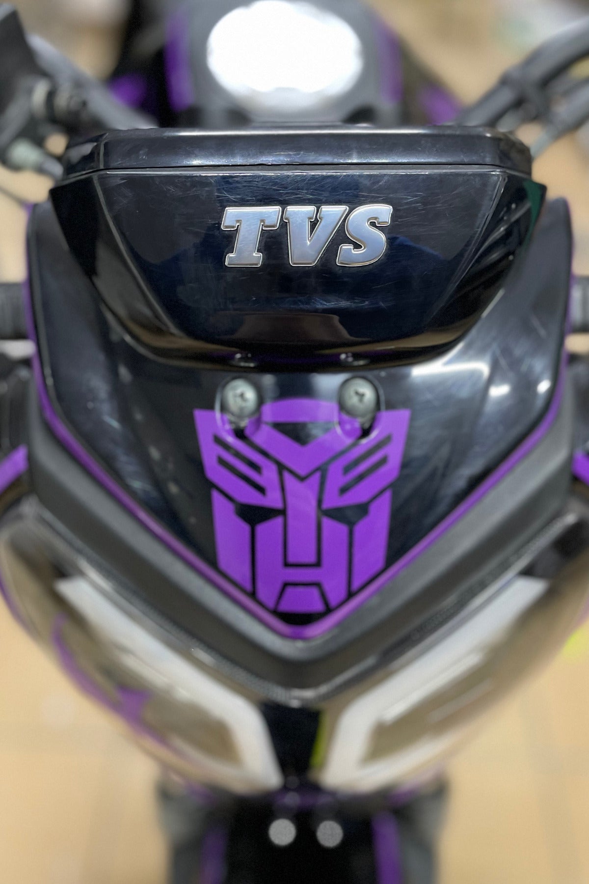 Motor-Araba-Kask için Oracal Mor Renk Transformers Robot Sticker Etiket (10CMx10CM)