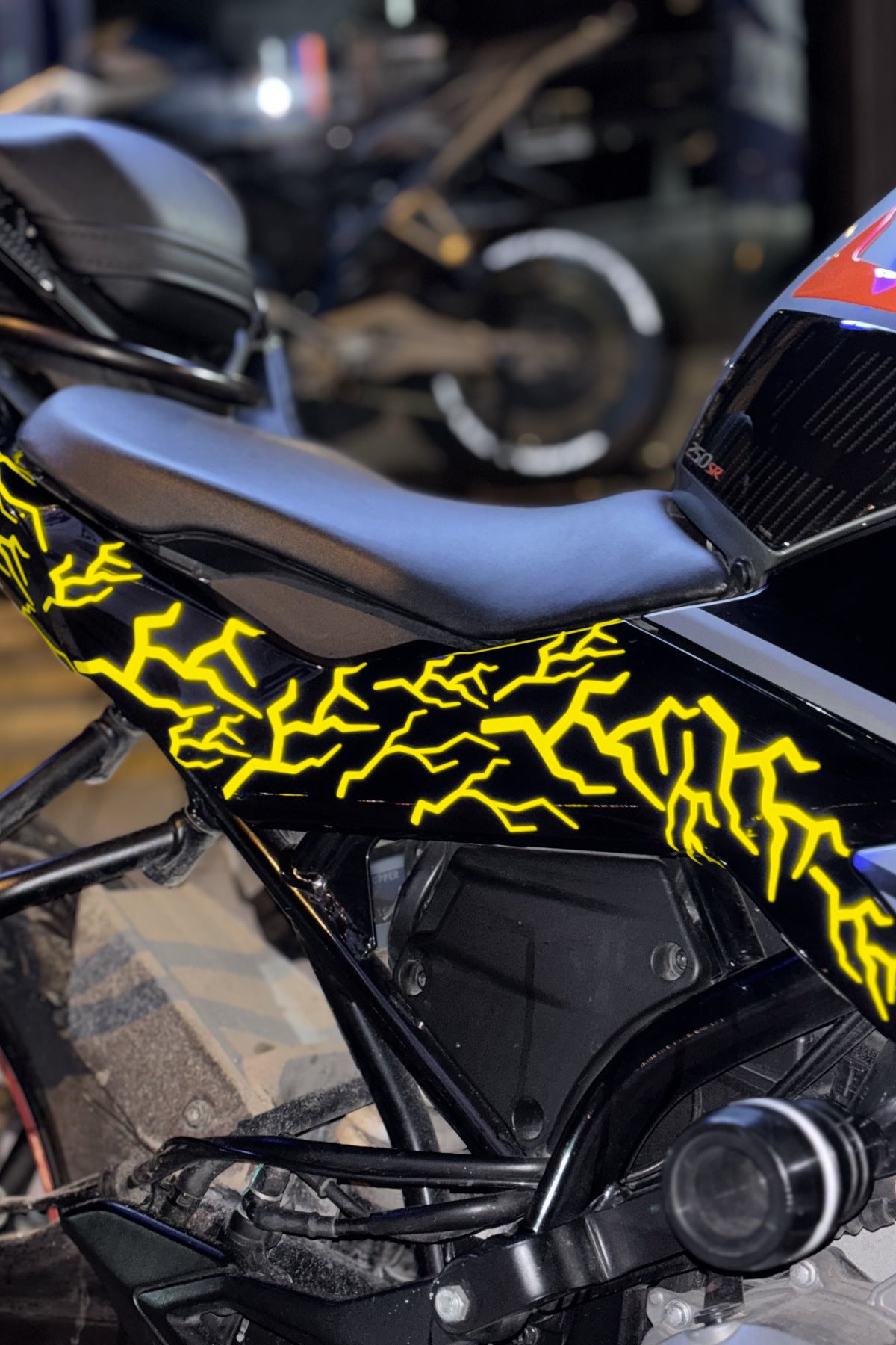 Motosiklet ve Kask için Reflektörlü Yıldırım Şimşek Seti 16'Lı