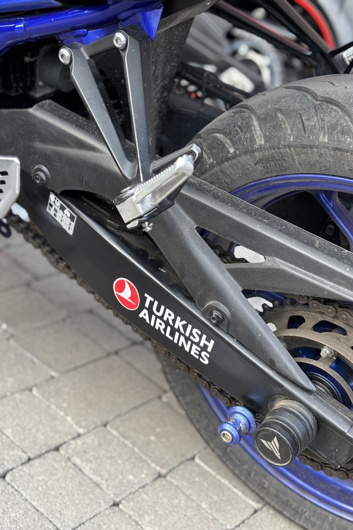 Motor-Araba ve Kask için Turkish Airlines Kırmızı Beyaz Sticker Etiket (18CMx5CM)(1 Adet)