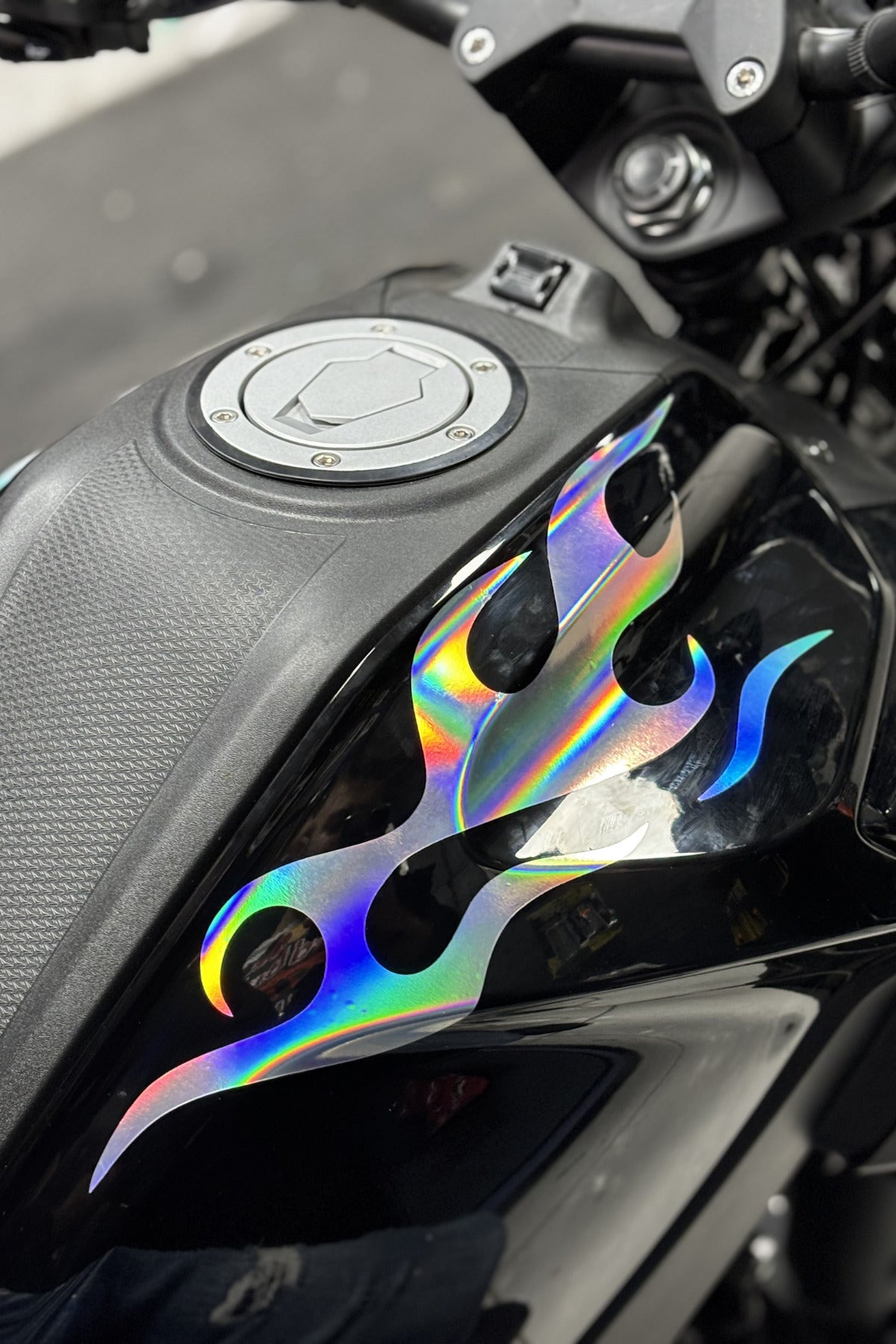Motor için Hologramlı Renk Değiştiren 2'li Alev Ateş Sticker Etiket Seti (30CMx10CM)