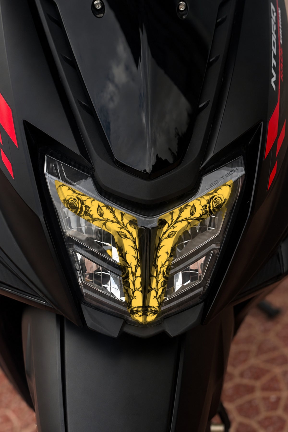 TVS Ntorq 125 için Sarmaşık Desenli Far Filmi Far Tasarım Sticker (Sağ ve Sol)