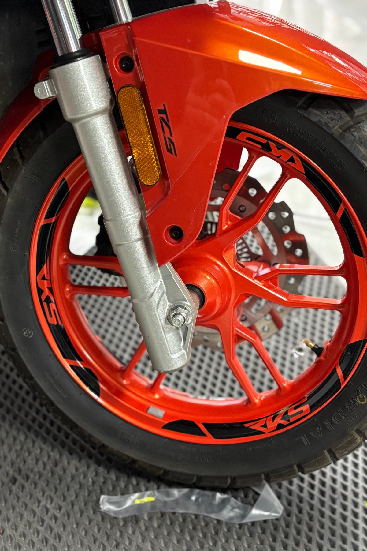 RKS Scooter Grubu için Siyah Renk 12'li Jant Şeridi Sticker Seti