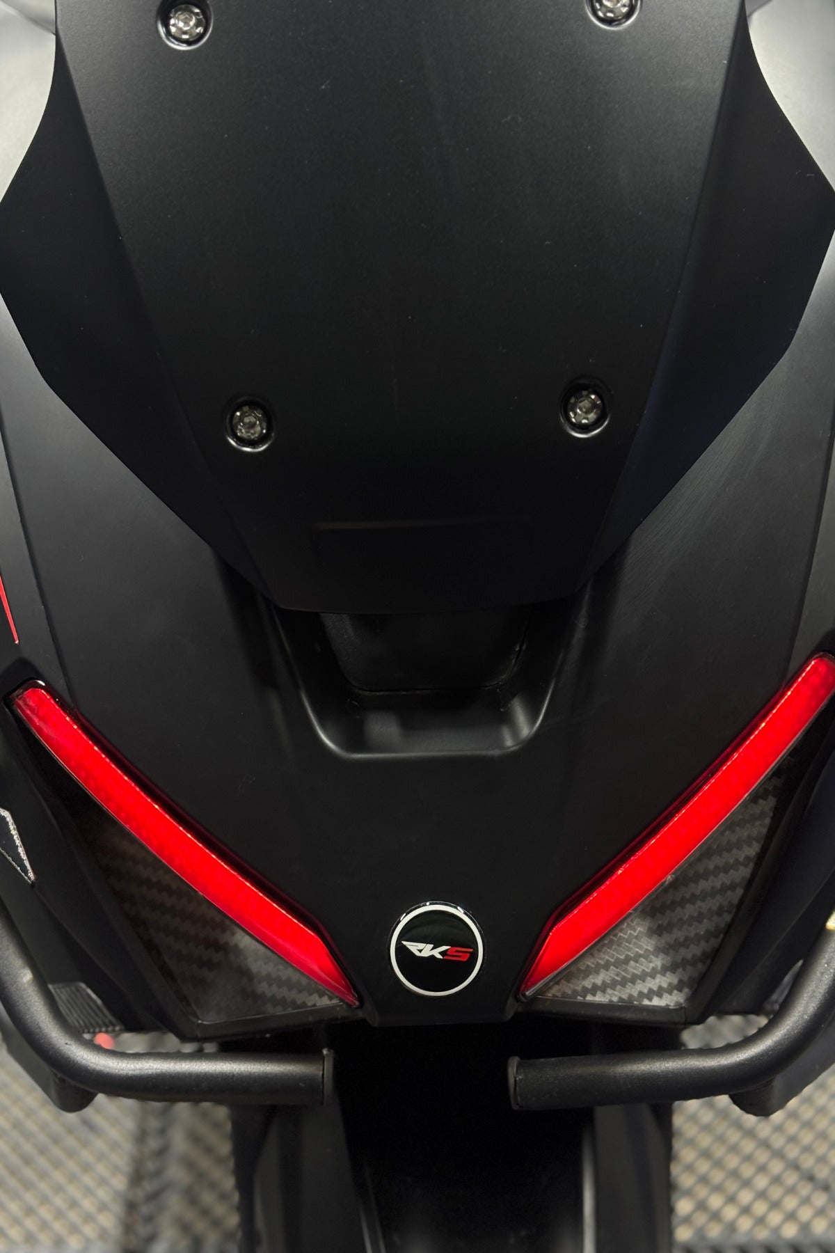 RKS Lince 125 Scooter için Kırmızı Gündüz Ledi Far Tasarım Sticker