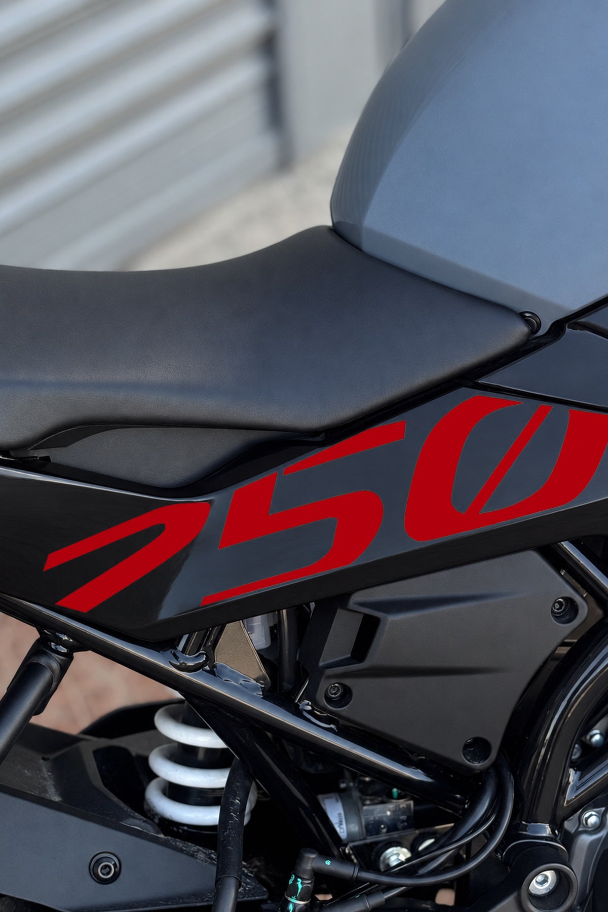 CFMOTO 250SR için Hazır Kalıp 250 Yazıları Sticker Etiket (Sağ ve Sol )