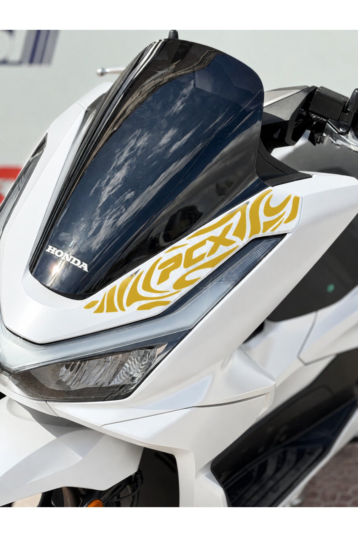 Honda PCX Deluxe için Ön Panel PCX Yazılı Tribal Yazı Dövme Sticker (2025-2026 Uyumlu)