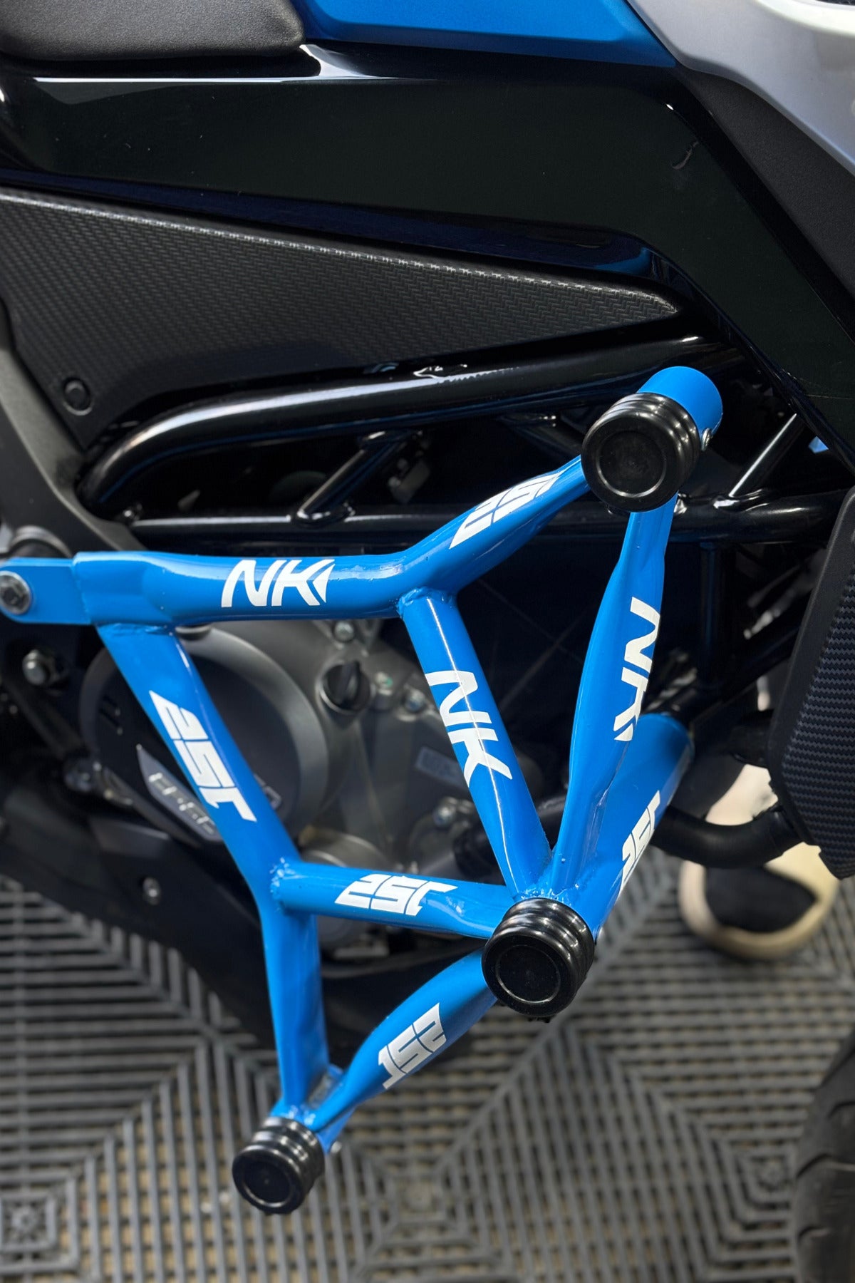 CFMOTO NK250 için Demir Stickerları Koruma Demiri Stickerları (9 Adet NK 9 Adet 250)