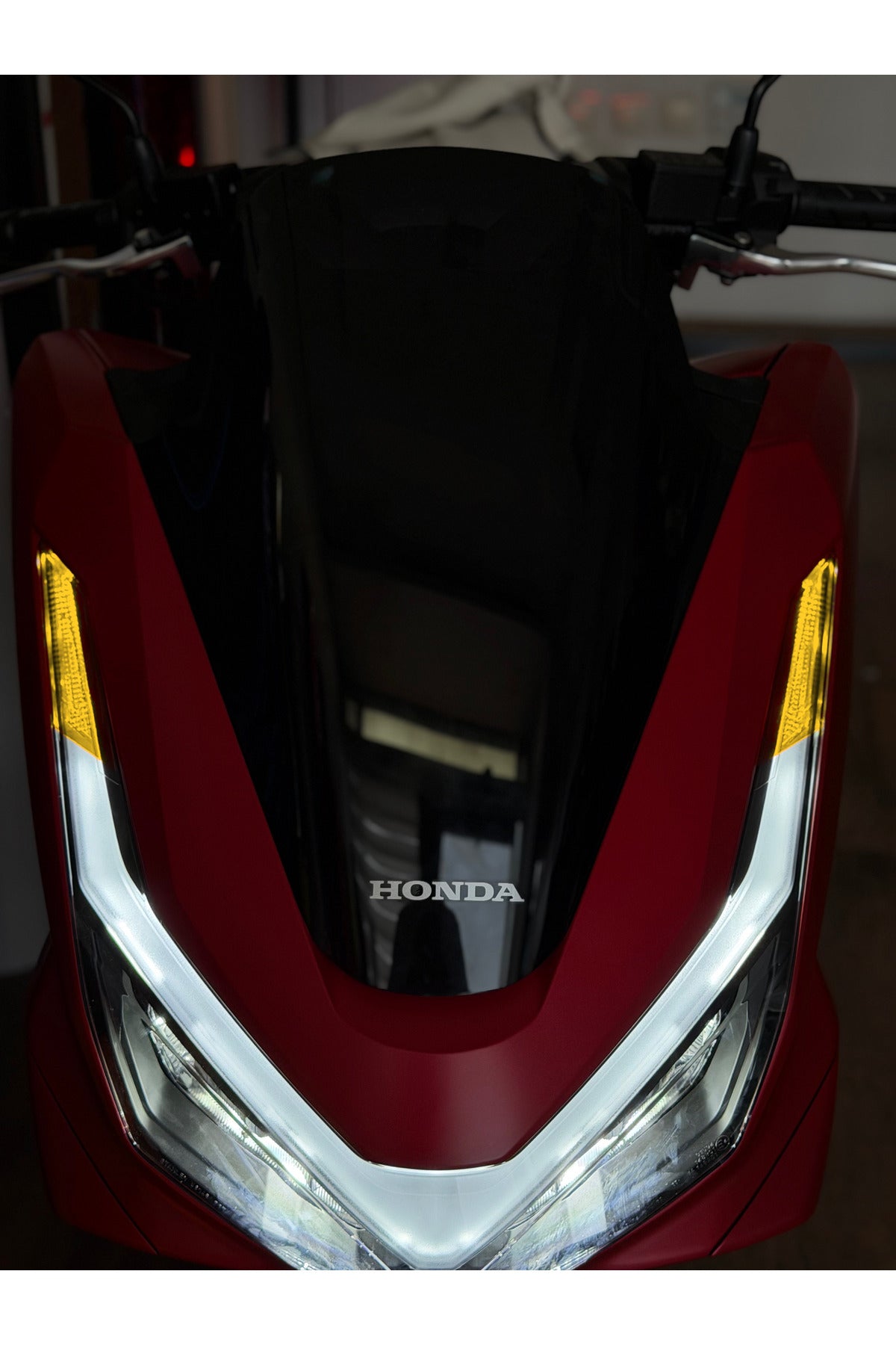 Honda PCX Deluxe Sinyal Kısımlarına Renkli Far Filmi Sticker (Sağ ve Sol ) (2025-2026 Uyumlu)