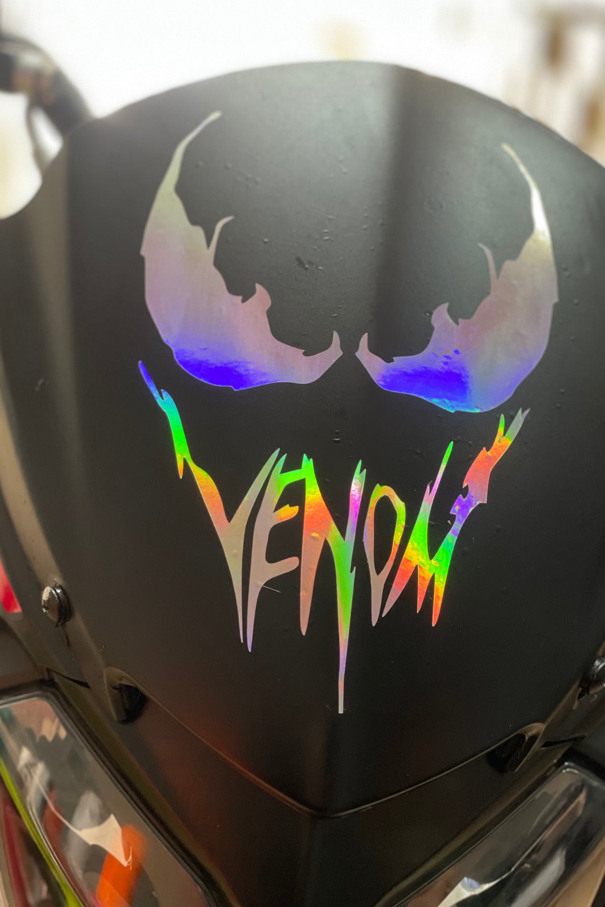Dekoratif Hologramlı Parlak  Venom Sticker Motor-Araba-Kask için Etiket (1 Adet) Uyumlu