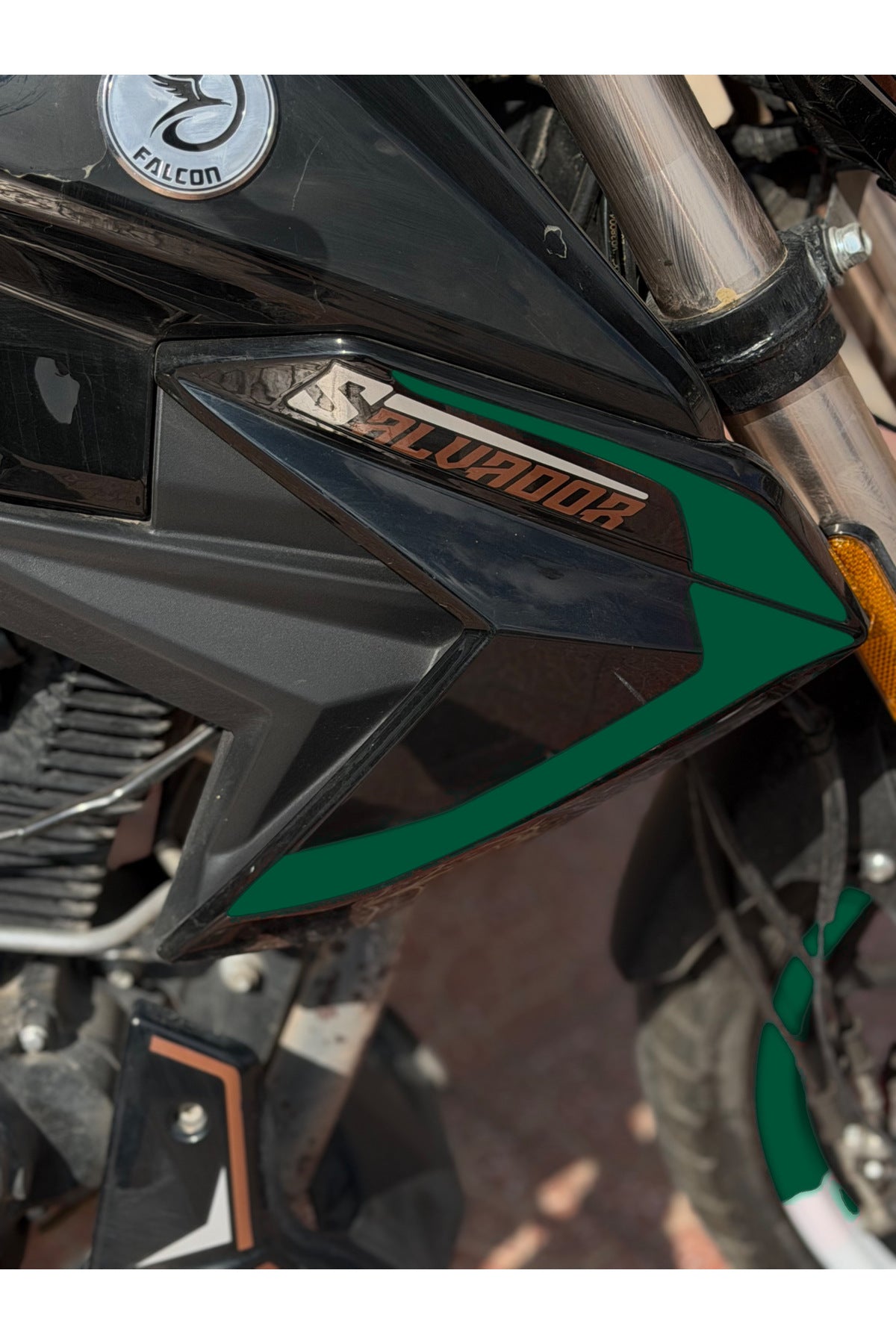 Falcon Salvador S188 Motosiklet için Ön Yan Panel Orijinal Renk Değişim Stickerları ( 4 Parça)