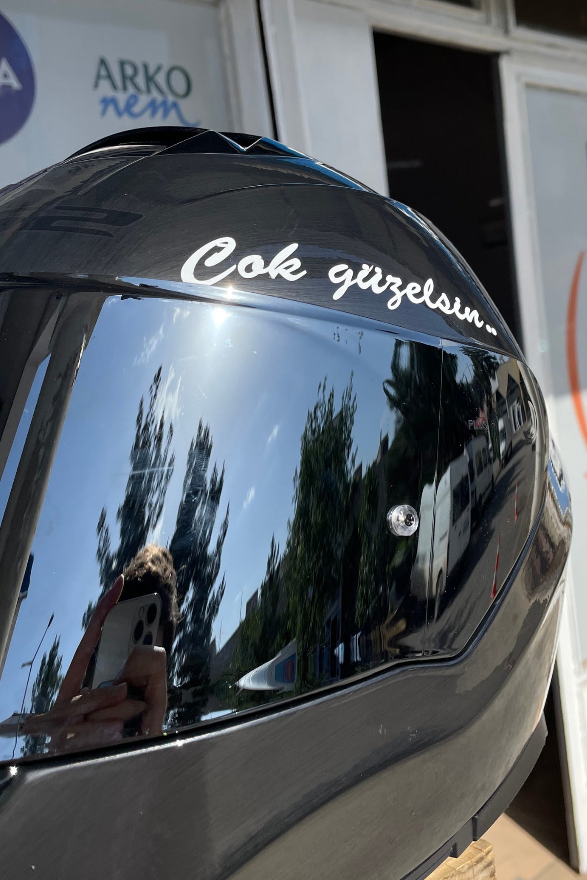 Araba-Motor-Kask için Çok Güzelsin Etiket Dekoratif Beyaz Sticker  12 CM (1 Adet)