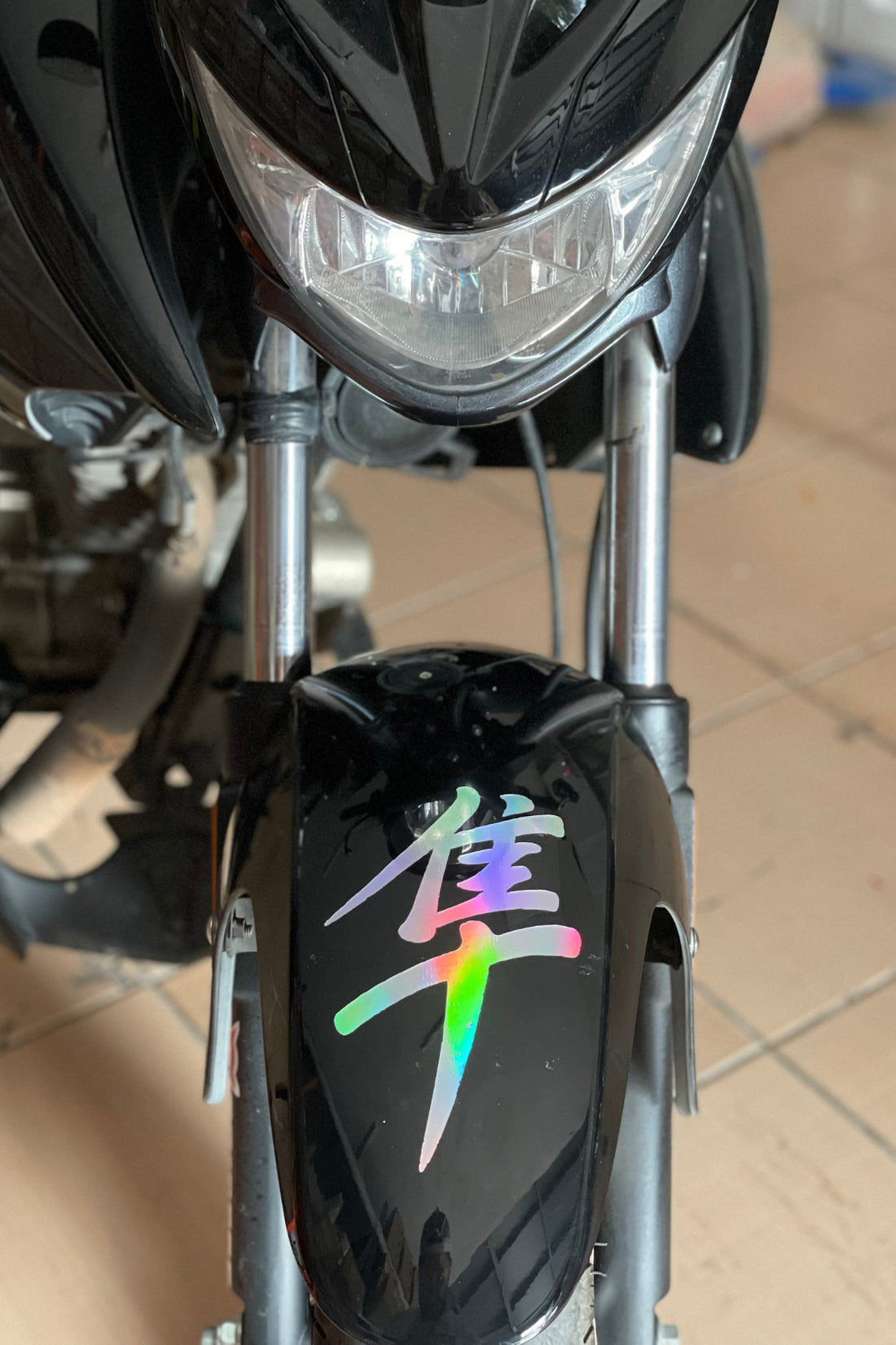 Motor-Araba-Kask için Hologramlı Renk Değiştiren Hayabusa Japonca Yazı Logo Etiket Sticker (1 Adet)