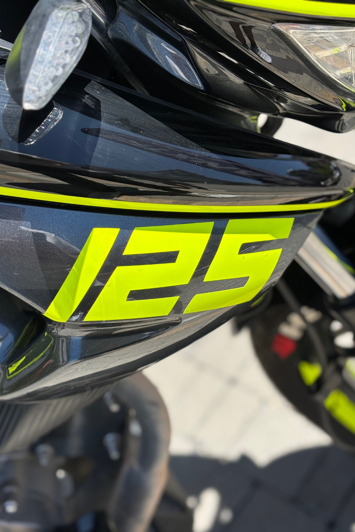 Mondial Drift-L için Neon sarı 125 Yazılı Sağ-Sol Drenaj Stickerı