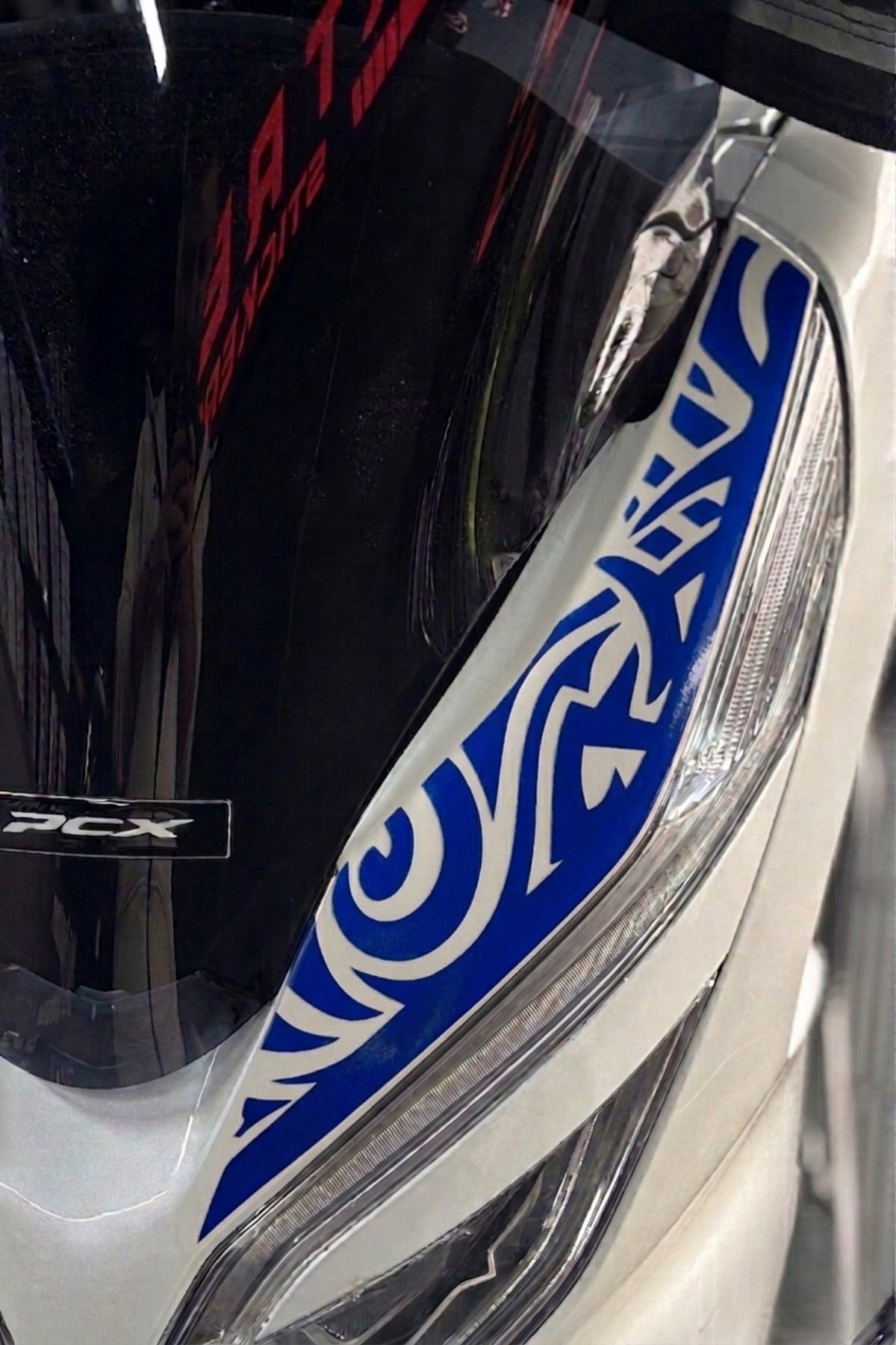HONDA PCX Kelebek Kasa Uyumlu Far Yanı Tribal Desen Sticker (2018-2019-2020)